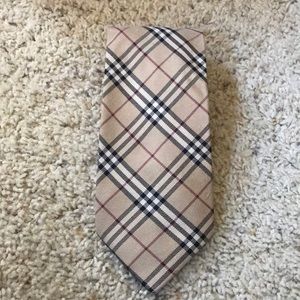 Men’s classic Burberry of London necktie